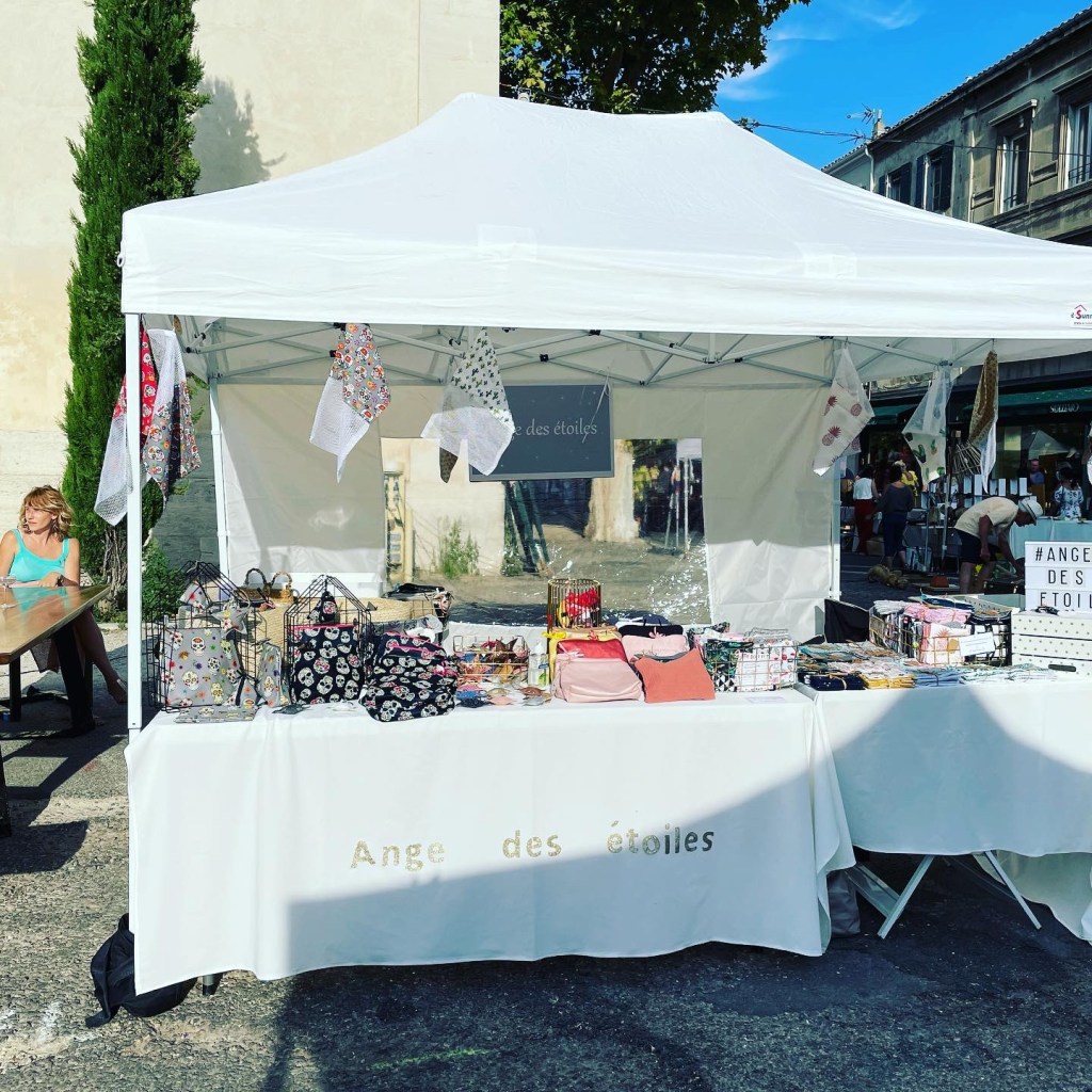 Marché nocturne de saint-remy 
